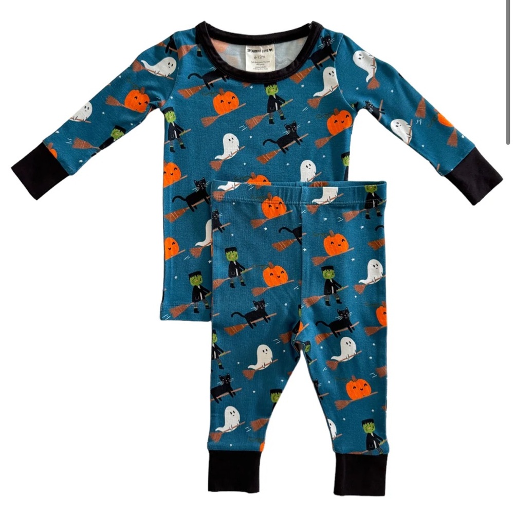 Spearmint Love 2-Piece Unisex Kids Halloween Pajama Set Broomstick Prints NWT